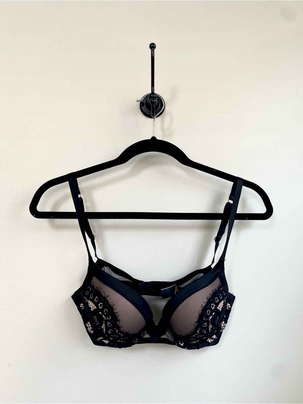 Victoria's Secret Black Lace Very Sexy Push-Up Bra 32C